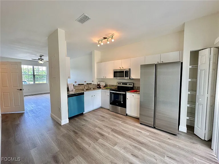 3627 Pine Oak Cir #102 — Photo 18