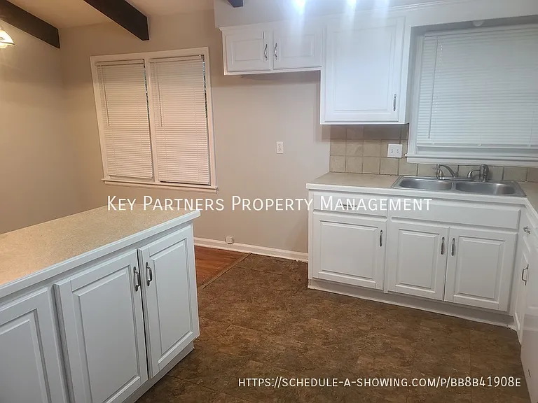 7115 Larsen Ln — Photo 6
