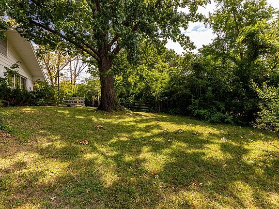 4th image of 66 Windsor Dr