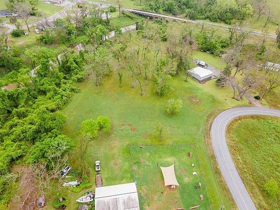 3rd image of 1026 Colony Ln