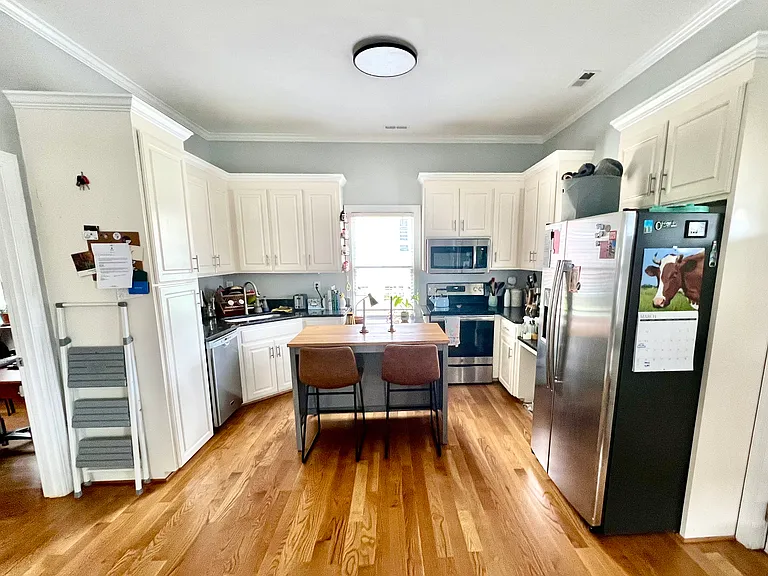 320 E Davie St — Photo 3