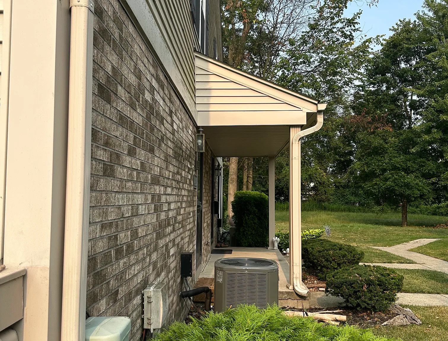 2 bed, 908 sqft, $1,400 — Photo 2