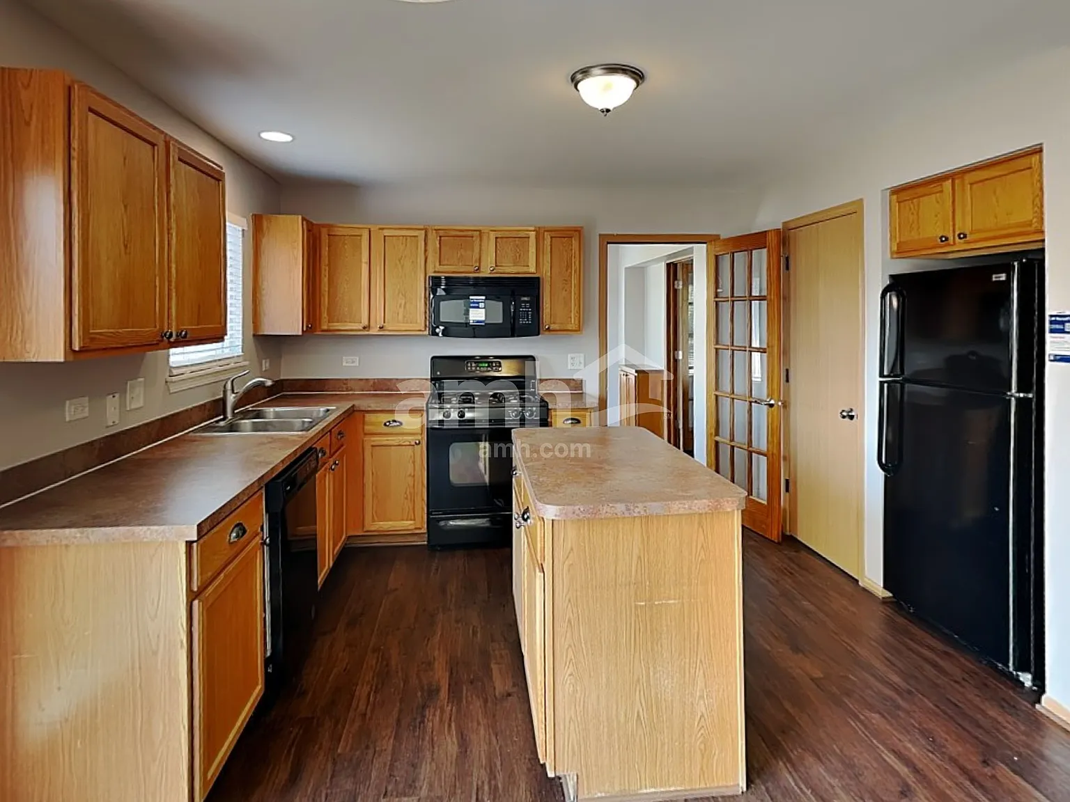 3 bed, 2.5 bath, 1604 sqft, $2,590 — Photo 4