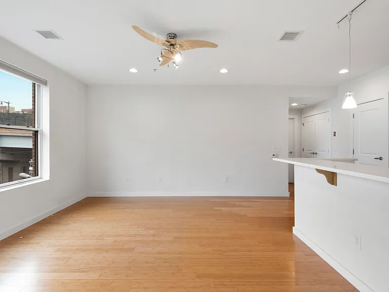 1325 Adams St #402 — Photo 17