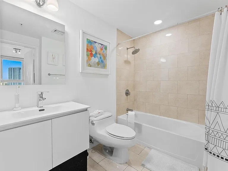 90 SW 3rd St #1410 — Photo 10