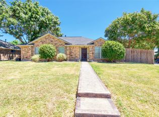 2306 Shadyoaks Ln, Rowlett, TX 75088