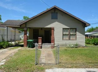 1213 Genova St, Houston, TX 77009