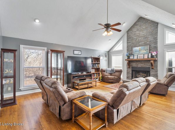 236 Running Creek Dr, Shepherdsville, KY 40165