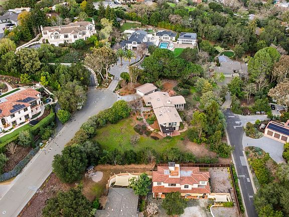 3rd image of 888 Robb Rd