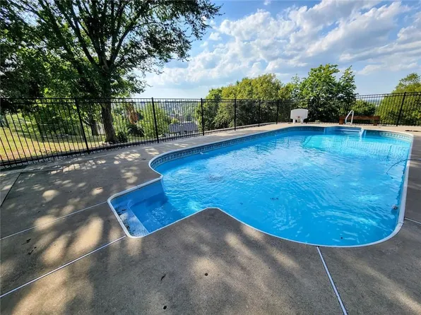 814 SW Shorthorn Dr, Grain Valley, MO 64029