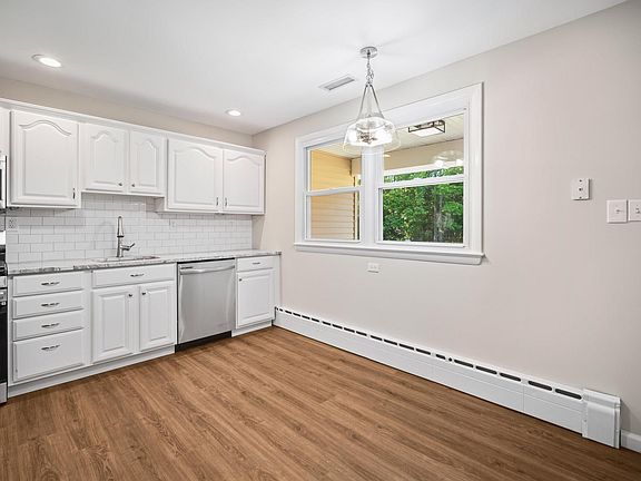 5th image of 337 S Vienna Ave