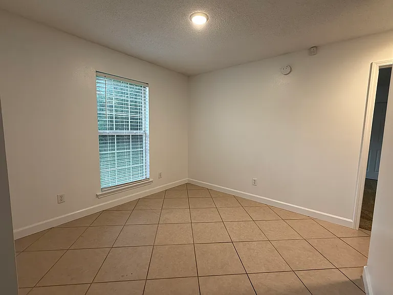 2710 Betbeze St — Photo 10