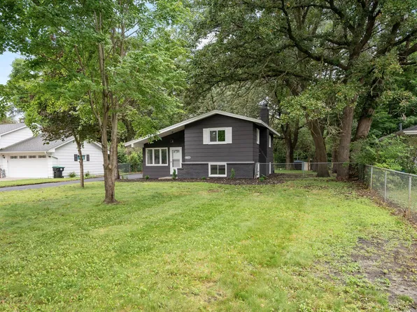 8398 Groveland Rd, Mounds View, MN 55112