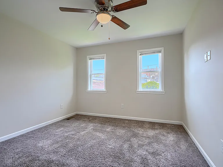 432 Grundy St — Photo 10