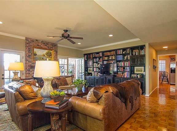 5th image of 8928 Fairglen Dr