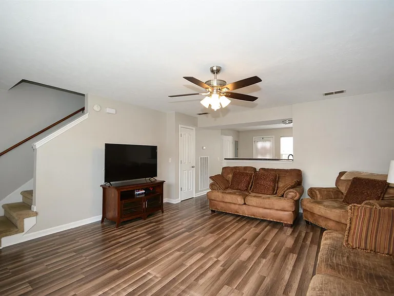 344 Arapaho Dr — Photo 3