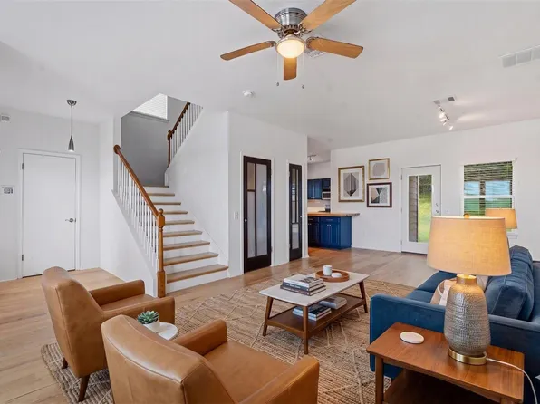 2720 Oak Springs Dr, Austin, TX 78702