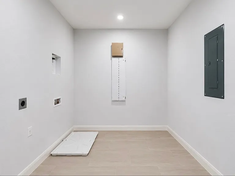 10322 Marconi Ave — Photo 17