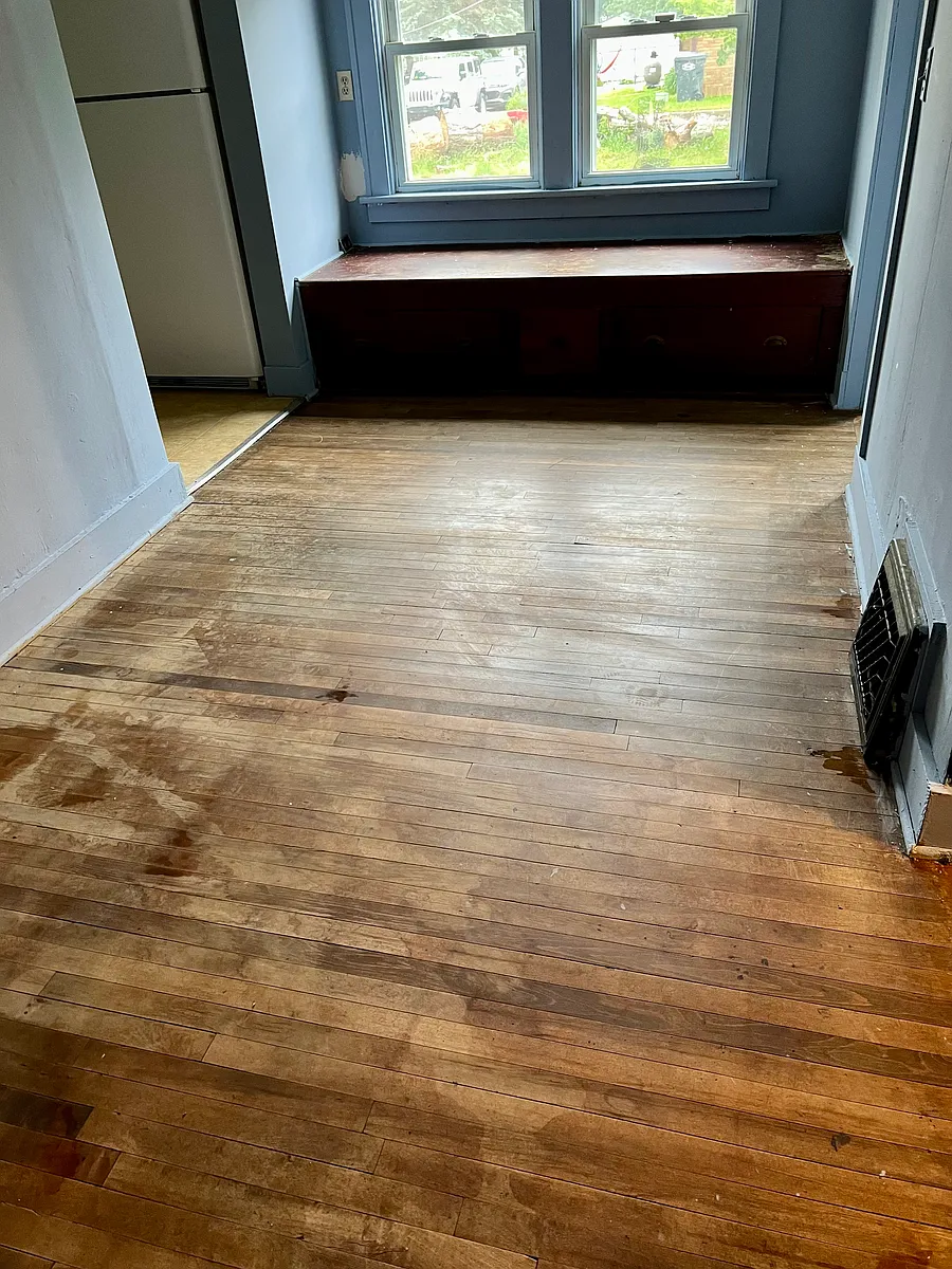 hall with in wall bench - 5269 Comstock Ave