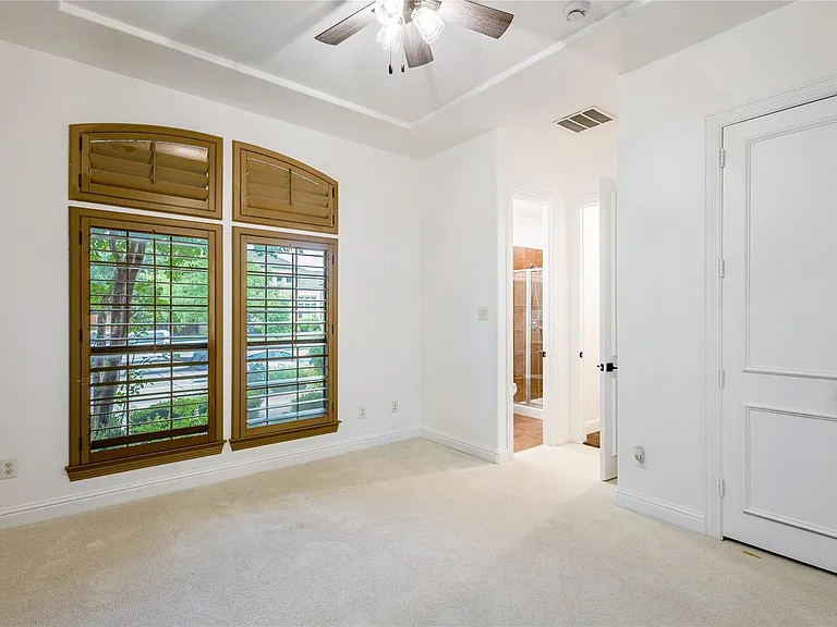 2408 Lady Of The Lake Blvd — Photo 20