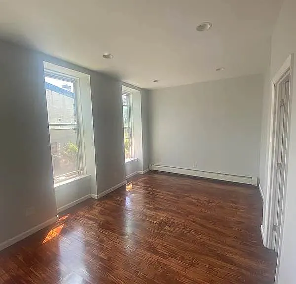 544 Franklin Ave #2 — Photo 3