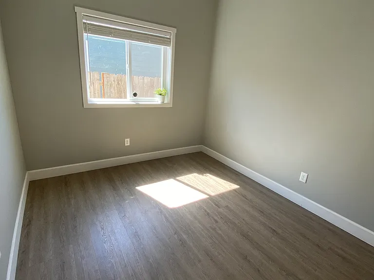 1261 Taylor St — Photo 4