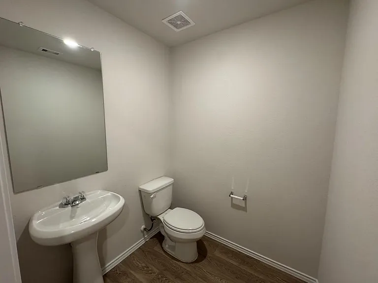 1714 Windsor Blvd — Photo 25