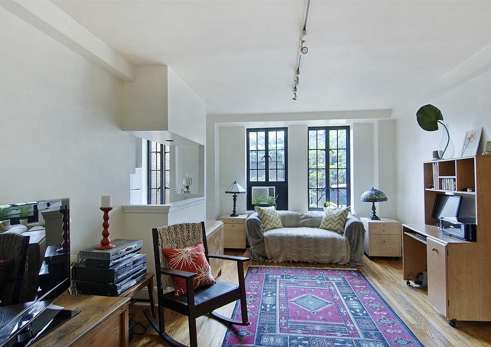 1st image of 100 7th Ave #4E