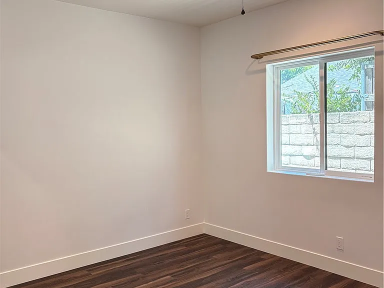7128 McLennan Ave — Photo 7