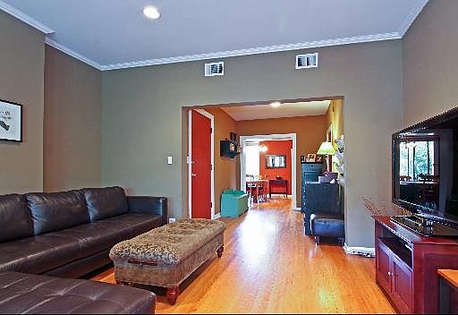 5th image of 1003 Hinman Ave #3SOUTH
