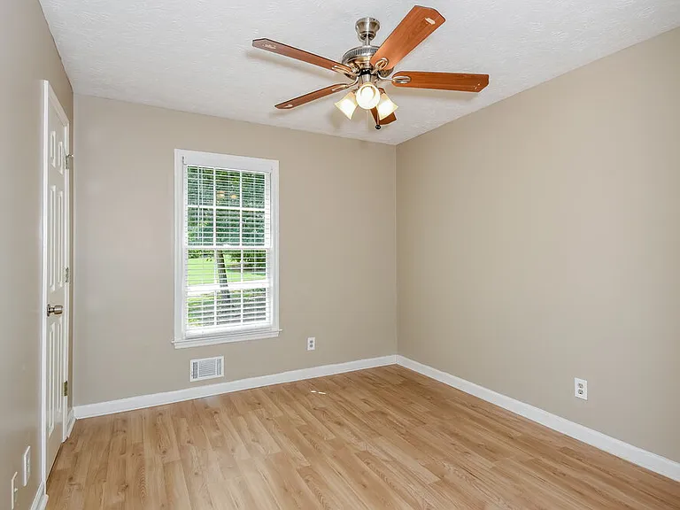 503 Brooksdale Dr — Photo 12
