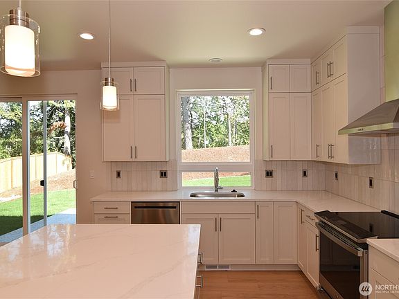 5th image of 1130 Whidbey Street