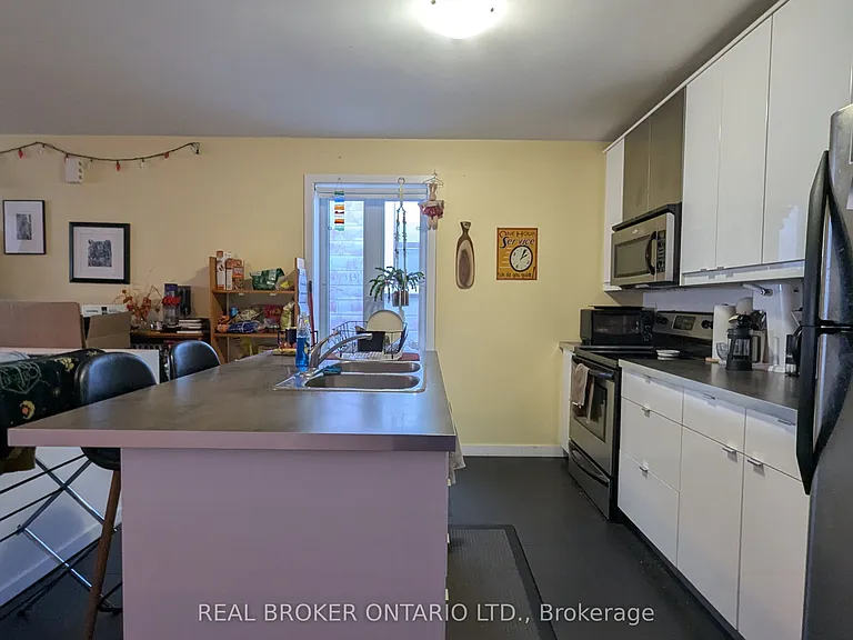 1186 Woodbine Ave #B — Photo 8