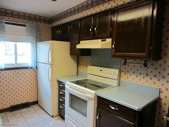 2nd image of 15700 Pinewood Dr