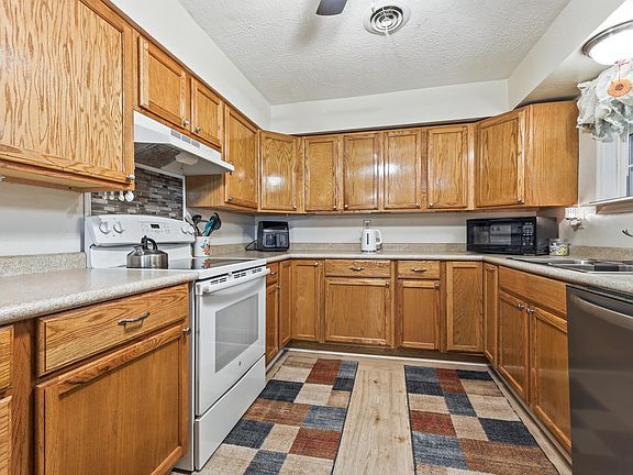 5th image of 255 4th St