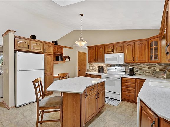 4th image of 2338 E Pine Tree Ct