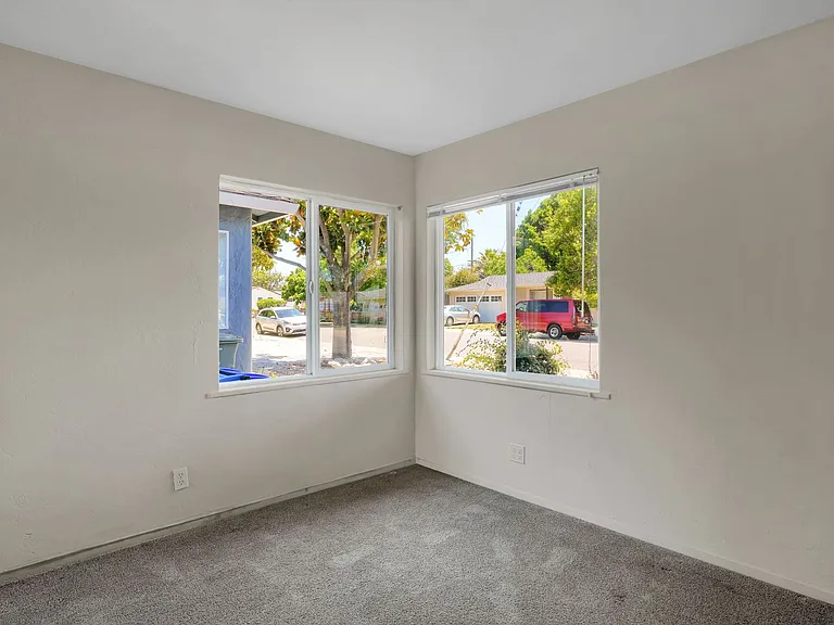 110 Paul Ave — Photo 10