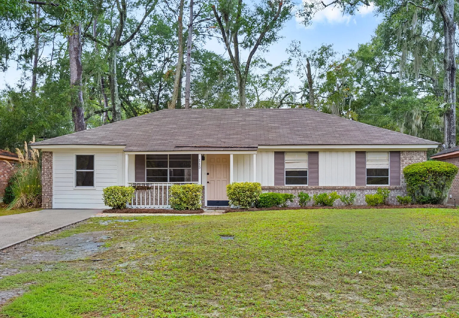 4 bed, 1.5 bath, 1222 sqft, $2,200 — Photo 1