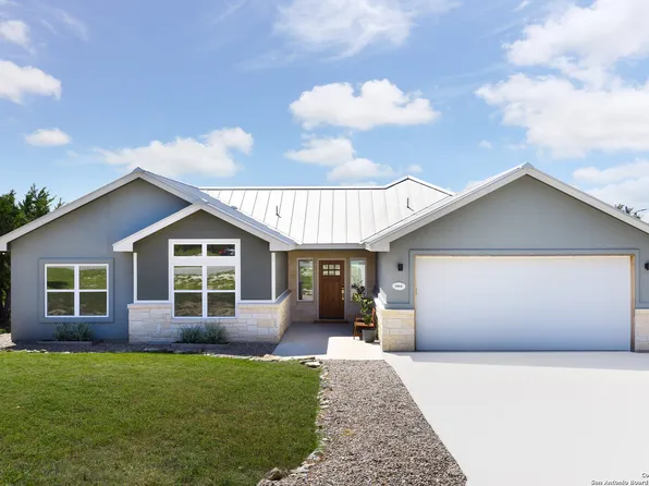 1084 LASSO LOOP, Canyon Lake, TX 78133
