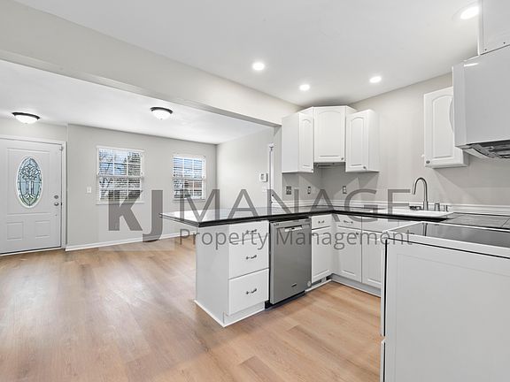 4th image of 207 Charlotte Dr
