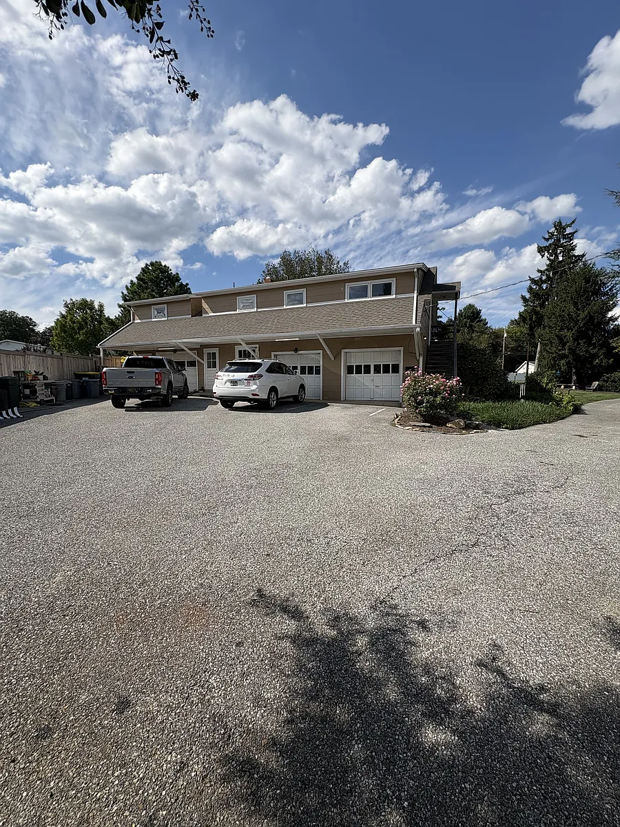 Off street parking - 18 Wordsworth Dr