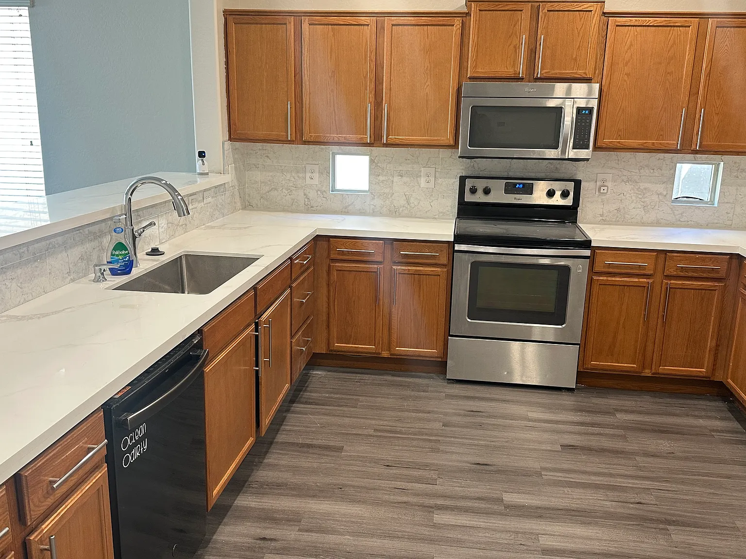 4 bed, 2064 sqft, $2,200 — Photo 2
