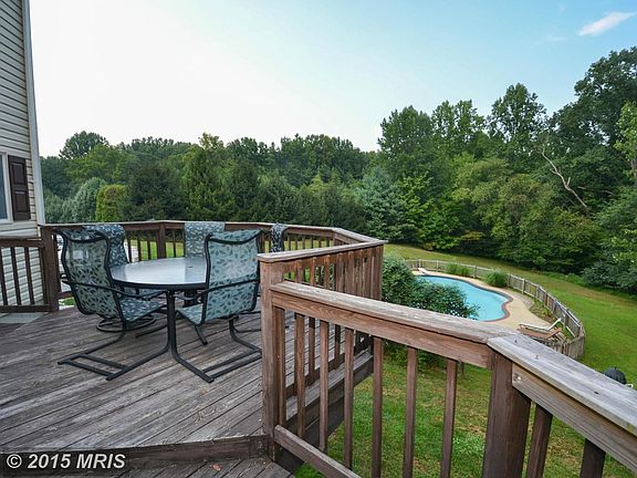 3rd image of 806 Richardson Dr