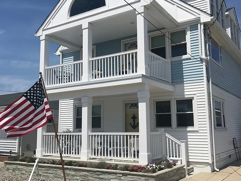 207 E Toledo Ave — Photo 1