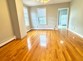 52 F St #2, Boston, MA 02127