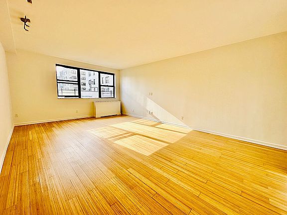 4th image of 402 E 90th St APT 12F