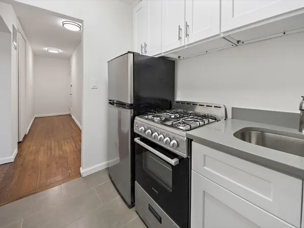 2630 Kingsbridge Terrace image 7 of 27