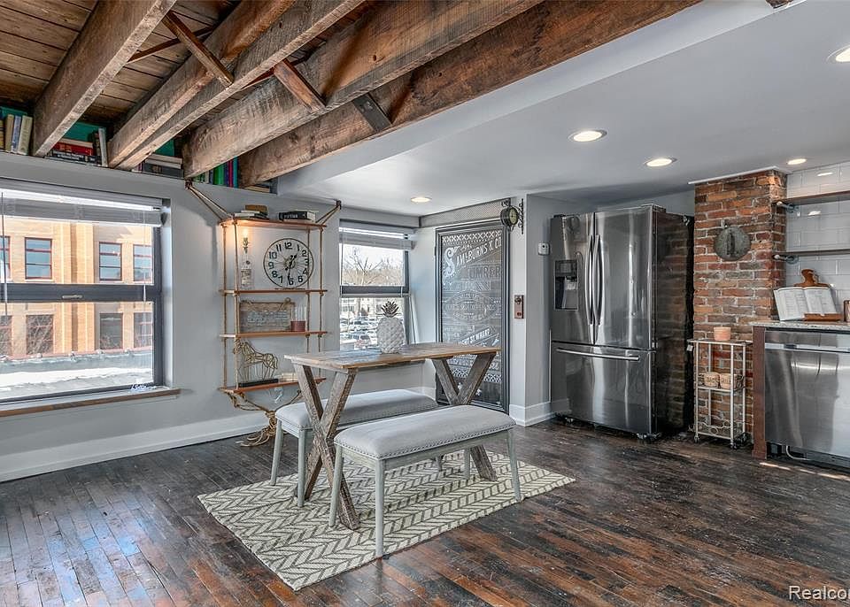 1st image of 104 W Main St #300