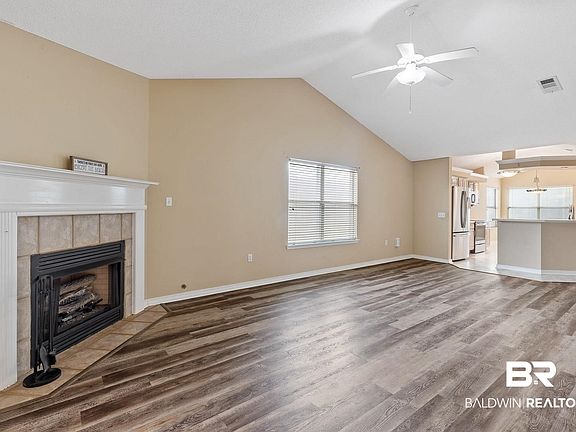 5th image of 22696 Lake South Dr