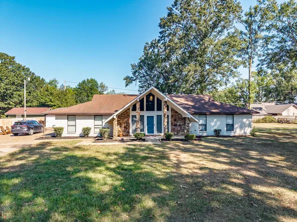 174 Nash Dr, Grenada, MS 38901